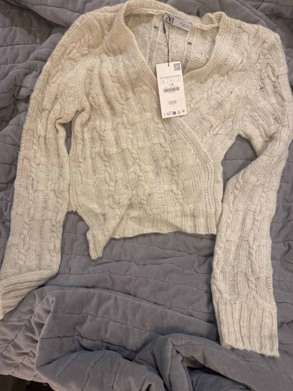 Zara Ivory Cable-Knit V-Neck Sweater